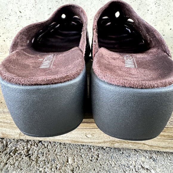 MINNETONKA WOMEN'S BROWN LEATHER SLIP-ON MULES SIZE 5 SHOES - Picture 7 of 14